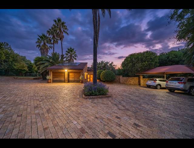 4 BEDROOM FREEHOLD FOR SALE IN RUIMSIG